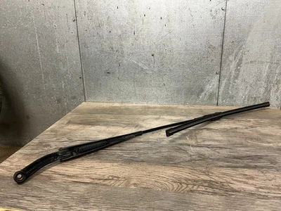 LIMPADOR DE JANELA LATERAL PASSAGEIRO VOLVO V70 2004-2007 30655614 - Imagem 1 de 4