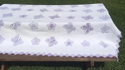 8 peças cortinas bordadas borboleta colcha travesseiro combinando saia de cama roxa muito bom estado usado - Imagem 1 de 4