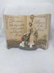 Statuetta Natale Scena Natività Sacra Famiglia Libro Aperto Tavolo - Foto 1 di 8