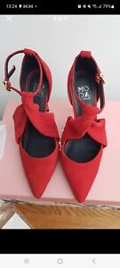 mode in pelle Size 4 Red Suede Shoes