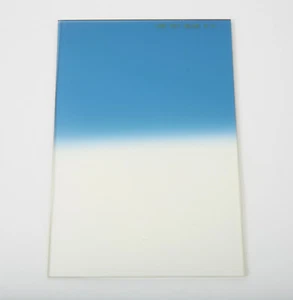 LEE Filters 100mm x 150mm Sky Blue 3 Grad Resin Graduated Filter - Picture 1 of 3