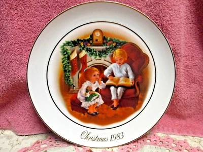 Plato Coleccionista Avon 1983 Disfrutando de la Noche Antes de Navidad Borde Dorado Impecable Foto 1 de 4