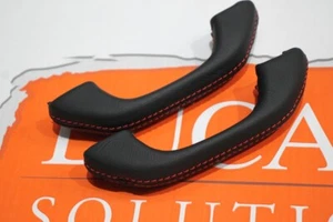 Schwarz Leder Türgriff/Zuggriffe roter Stich passend für Land Rover Defender 90 110 - Bild 1 von 7