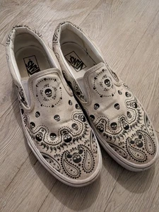 Vans White & Black Classic Slip-On Bandana and Skull Shoes Men’s 11 Women’s 12.5 - Picture 1 of 12
