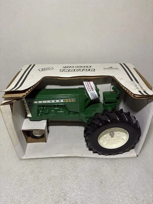 Vintage Scale Models Oliver 1955 Tractor, Diecast 1/16 USA - Image 1 of 4