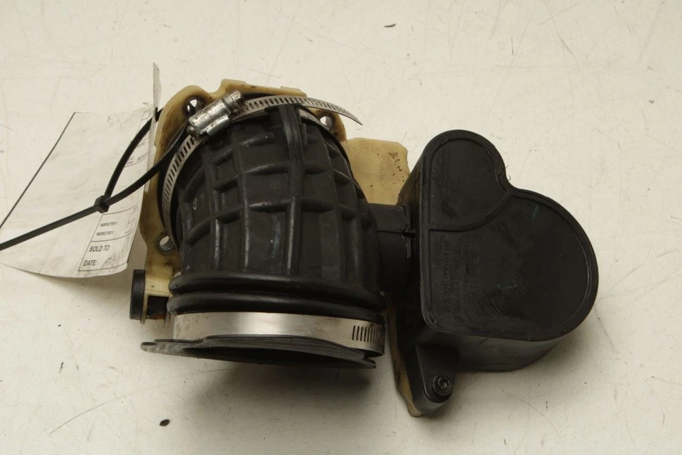 Mercedes-Benz E350 Sport 2012-16 4Matic 3,5 L AWD admisión de aire conducto manguera resonador Foto 1 de 4