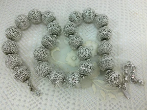 Collana girocollo leggera vintage grossa MONET filigrana cava metallo lucido perline - Foto 1 di 12