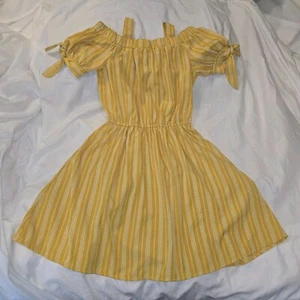 Lily Bleu Girls Off Shoulder Spring/Summer Dress Size 10 - Picture 1 of 7