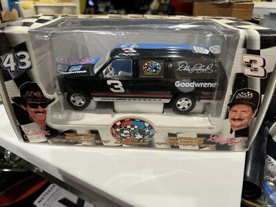 Dale Earnhardt & Richard Petty 7 TIMES Champions Split Nascar Suburban 1994 NIB - Image 1 of 4