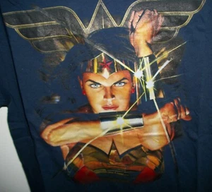 Camiseta DC Comics: Wonder Woman "Deflect" Balas y Pulseras S Excelente Estado - Imagen 1 de 4