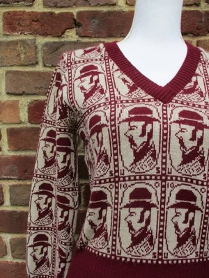 Suéter Derby Sombrero Hombre Borgoña Acrílico Cuello en V Pequeño o XS De Colección Para Mujer Foto 1 de 4