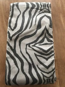 Jo-Ann ~ Flanell-to-Go ~ grau & schwarz Tierdruck Stoff ~ 100 % Baumwolle ~ BTY - Bild 1 von 2