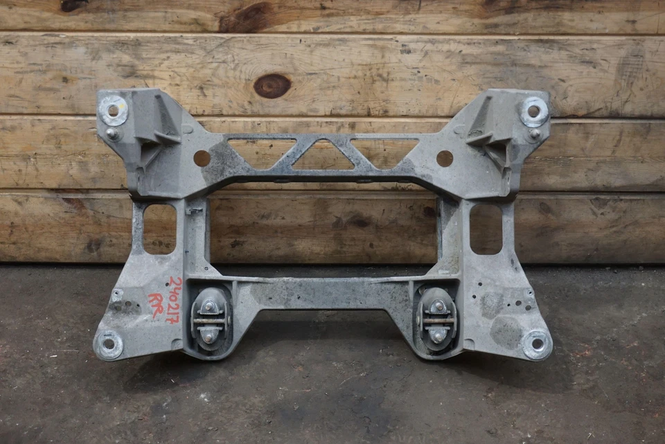 Rear Suspension Subframe Cradle OEM 15864493 Chevrolet Corvette C6 Zo6 2006-2013 Foto 1 de 4