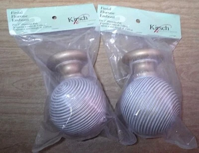 Par de remates decorativos Kirsch se adapta a postes de oro blanco de 2" 50948G.073 Foto 1 de 2