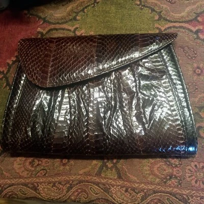 Bolso sin asas de cuero marrón rico de piel de serpiente J. Renee de colección 10 1/2 "W X 7 1/2" H x 1"  Foto 1 de 4