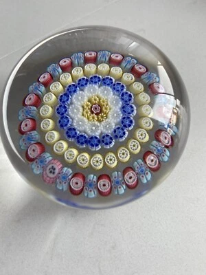 Precioso PISAPAPELES de vidrio bastón concéntrico MILLEFIORI vintage BACCARAT Foto 1 de 4