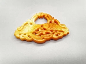 CARVED JADE KISSING KOI PENDANT - Picture 1 of 4