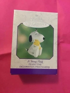 Hallmark Keepsake Ornament 2000 Peanuts Gang A Snug Hug snoopy Woodstock NOS - Picture 1 of 1