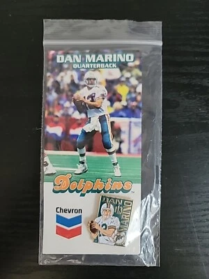 1995 Dan Marino Chevron Miami Dolphins Коллекционная Булавка Новая в Упаковке - Изображение 1 из 2