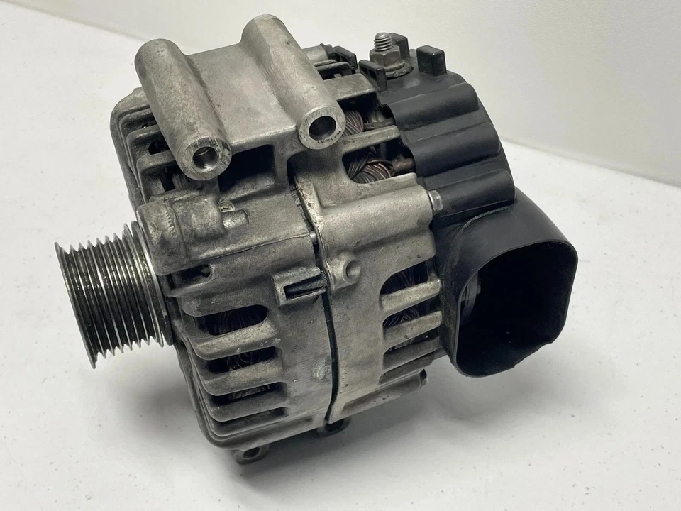09-15 BMW 550i 650i 750i X5 X5M X6 X6M (E70 F01 F10) 4.4 220 AMP ALTERNATOR OEM - Image 1 of 4