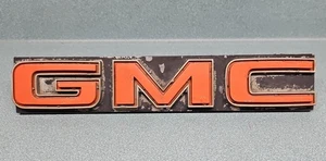Vintage 1975 1976 GMC C/K Jimmy Suburban Grille Emblem USED. 343914, 1-52160 - Picture 1 of 10