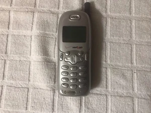 Kyocera 2325 - Cellulare Verizon Argento Telefono Vintage da Collezione - NON TESTATO - Foto 1 di 4