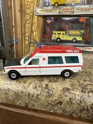 Corgi 14cm Long Vintage Diecast CG28 - Mercedes Bonna 2500 Ambulance - White - Image 1 of 4