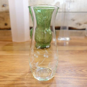 Cameo Vase Etched Berries Stems Leaves Clear Glass Swanky Barn - Picture 1 of 12