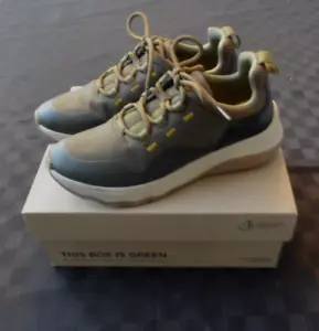 Clarks ladies Jaunt Lace Dark Olive 9.5 NEW in box - Picture 1 of 7