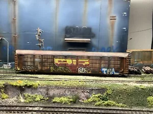 Ho Scale Auto Rack With Custom Graffiti Weather - Picture 1 of 9