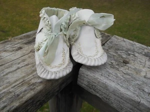 soft white leather booties mocassin style with blue satin trim antique 1920s - Picture 1 of 6