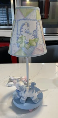 Lámpara infantil cebra colección Fraser jirafa elefante león cebra de colección COMO NUEVA Foto 1 de 4