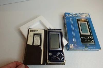 Tomy SLIMLINE SPEEDWAY De Colección Electrónico Portátil Mesa Arcade Videojuego R6 Foto 1 de 4