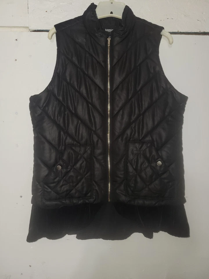 Chaleco acolchado Kensie con dobladillo con volantes para mujer talla grande Foto 1 de 4