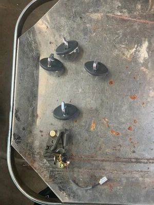 Atuador de trava de tampa de porta-malas 98-00 Lexus LS400 fabricante de equipamento original - Imagem 1 de 4