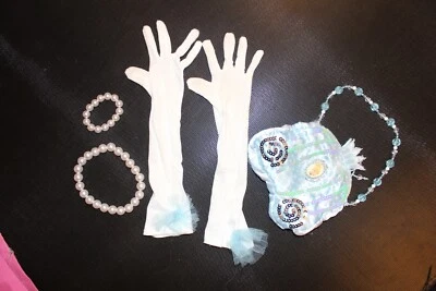 Disney Cinderella purse set, gloves, pearl necklace and bracelet - Dress up set - Image 1 of 4