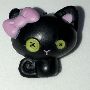 Minifigura MGA Entertainment Lalaloopsy gato negro mascota rosa arco ojos botón .75" - Imagen 1 de 6