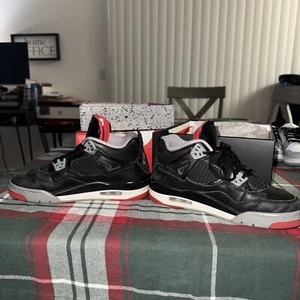 Jordan 4 Retro Grade School Black Bred Reimagined Sneaker   - Bild 1 von 8