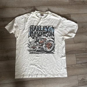 Harley Davidson Herren Tshirt, weiße Grafik Biker Grunge, Größe XL, Boston MA - Bild 1 von 4