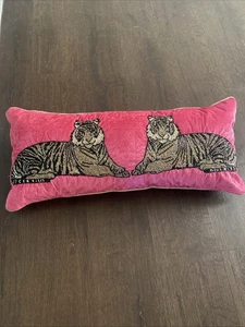 Cuscino lancio tigre esotico World Traveler perline velluto rosa fucsia 26x8" - Foto 1 di 6