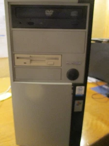 Computer Turm mit Monitor, Tastatur und Netzkabel - Bild 1 von 7