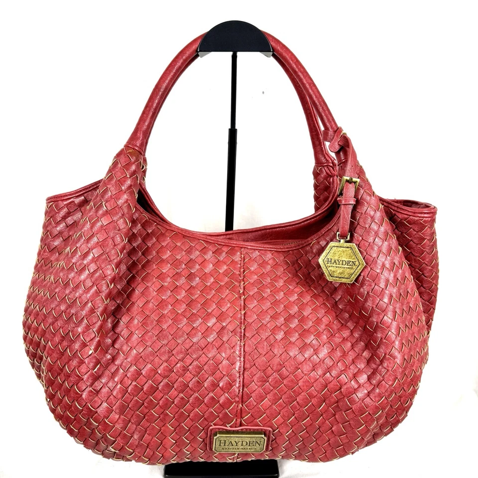 Cartera de mano Hayden Harnett roja cartera cuero vegano suave patrón tejido de canasta Foto 1 de 4