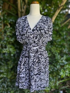 MINKPINK Wrap Over V-Neckline Cap Sleeves Women's Mini Dress With Pockets Sz 8 - Picture 1 of 9