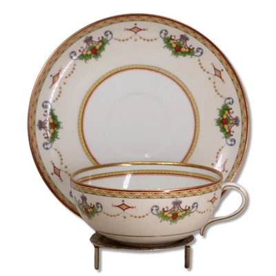 Taza de té y platillo Richard Ginori Faenza botines borde dorado Italia alrededor de principios de 1900 Foto 1 de 4