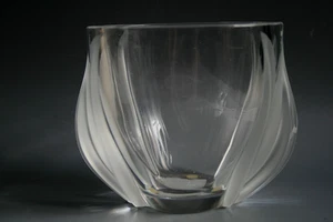 LALIQUE TWO TULIPS GLASS VASE - Picture 1 of 4