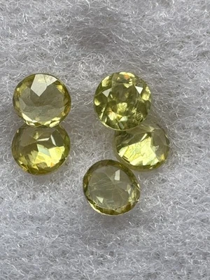 ESFENO. Redondo verde lima, VSI. 5 piezas, 3 mm, 0,72 TCW. El precio es de 5 piezas Foto 1 de 3