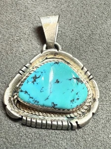 Colgante de plata esterlina con trozo de turquesa firmado “S” navajo vintage para hombre y mujer - Imagen 1 de 5