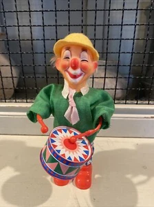 Vintage Zirkus Clown mit Hut zum Aufziehen Kunststoff Spielzeug Spiel Schlagzeug funktioniert! - Bild 1 von 10