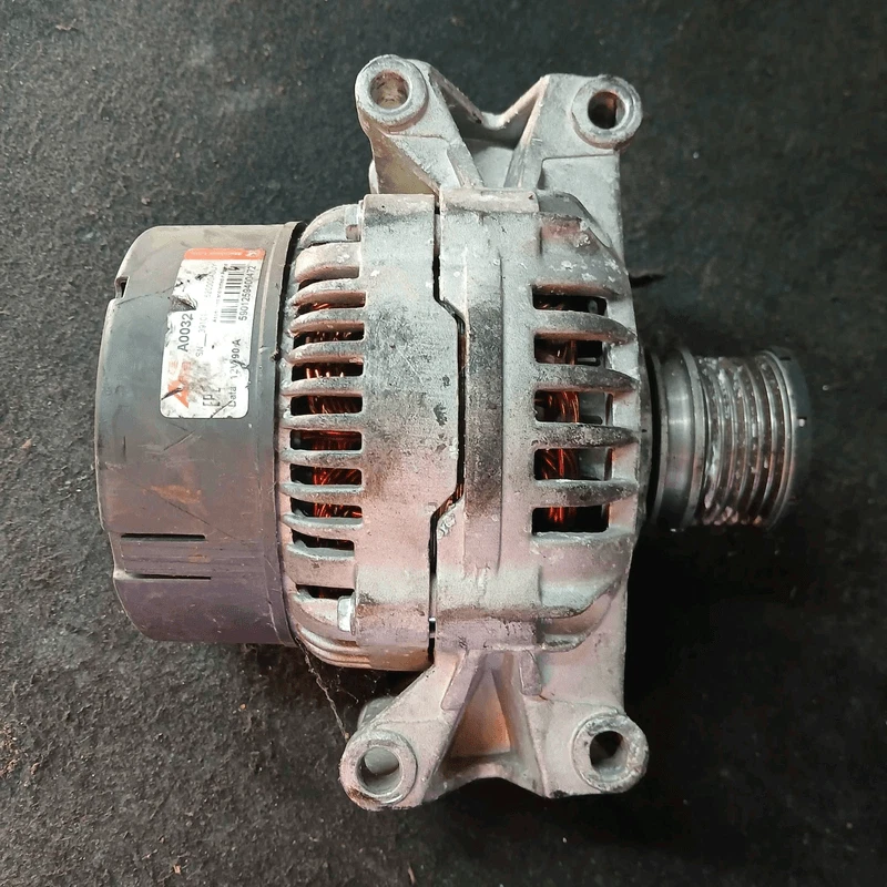 A0131543602 Alternatore  MERCEDES-BENZ Classe C (W/S202) 200 CDI SW 5p/d/2151cc - Immagine 1 di 3