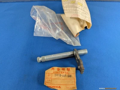 Husillo de cambio de marchas 24610-467-000 original OEM Honda CR250R ELSINORE (1980) NUEVO DE STOCK Foto 1 de 4